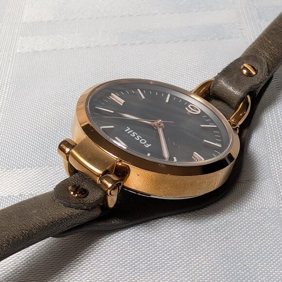 FOSSIL WOMEN'S WRIST WATCH ANALOG BATTERY POWERED DESIGNER FASHION WEAR STYLE - Picture 13 of 16